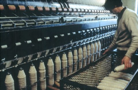 Cardage et filage de la laine - Filature de Chantemerle - Longo Maï
