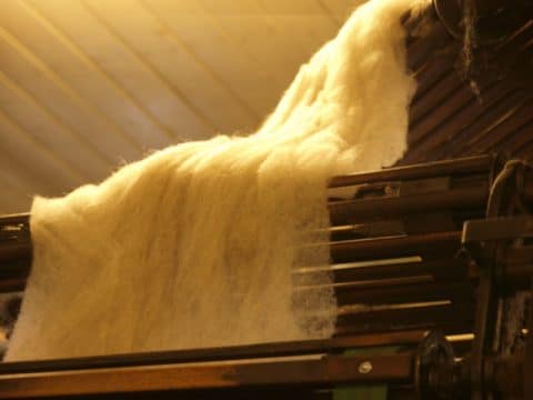 Cardage et filage de la laine - Filature de Chantemerle - Longo Maï