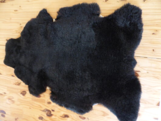 Peau de mouton noire