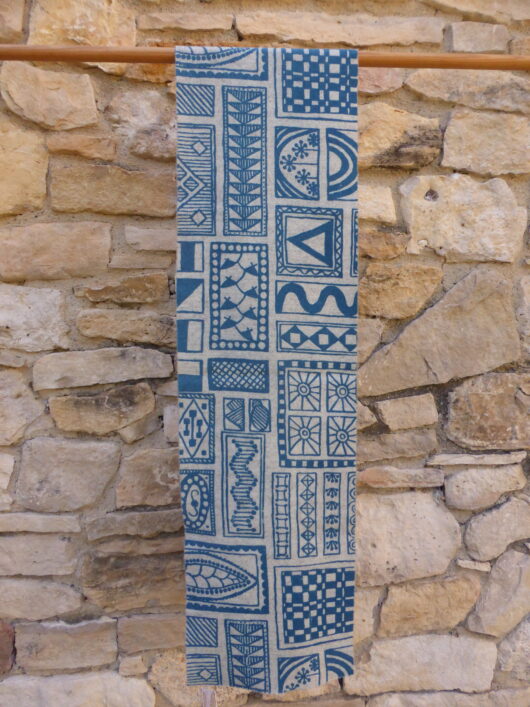 Petite écharpe motifs géométriques bleus