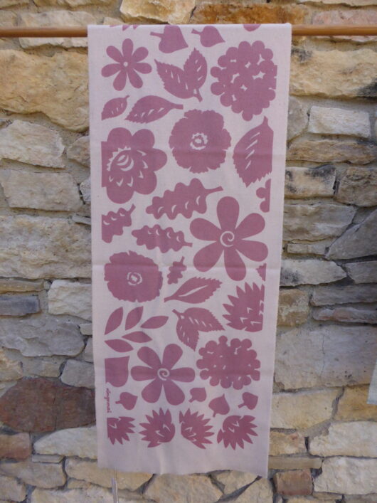 Écharpe feuilles et fleurs roses